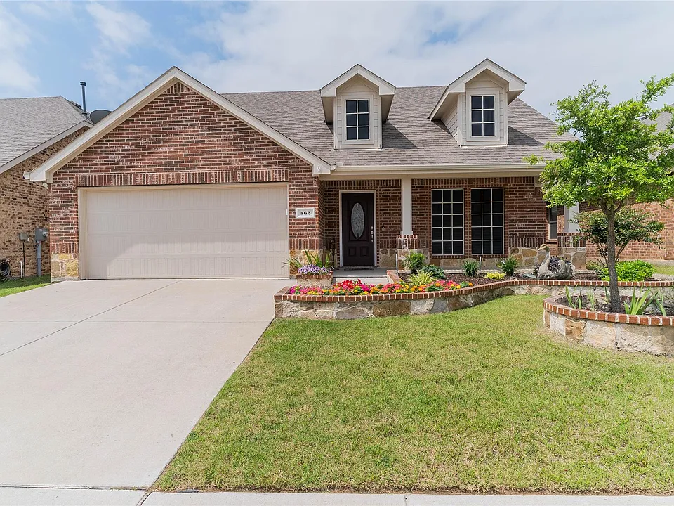 562 Jamestown Ln