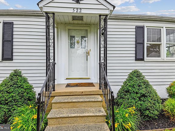 2nd image of 522 Munroe Cir