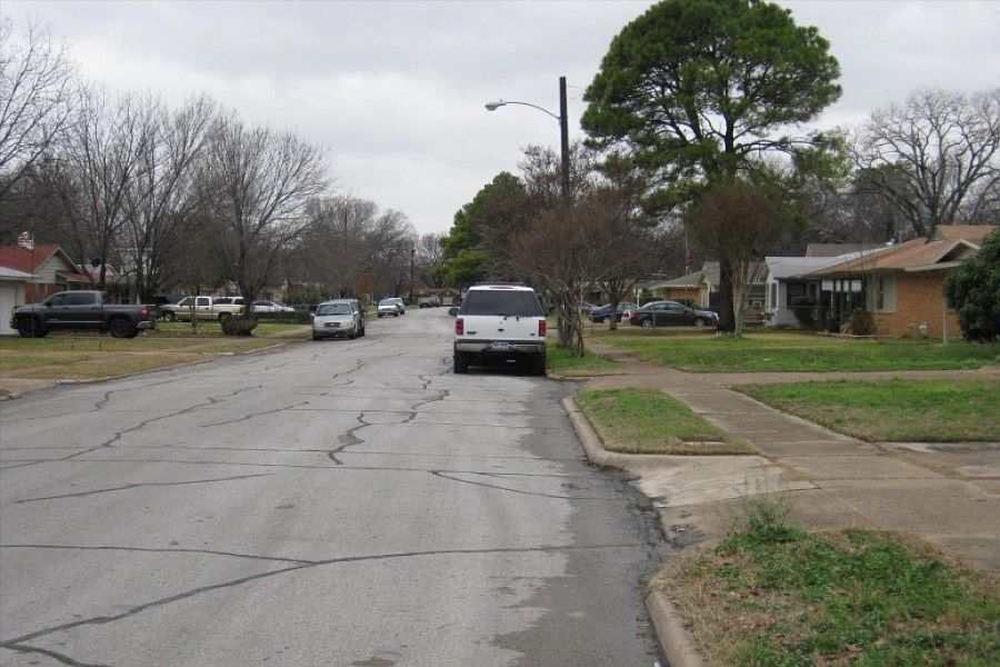 2nd image of 305 Jenny Kay Ln