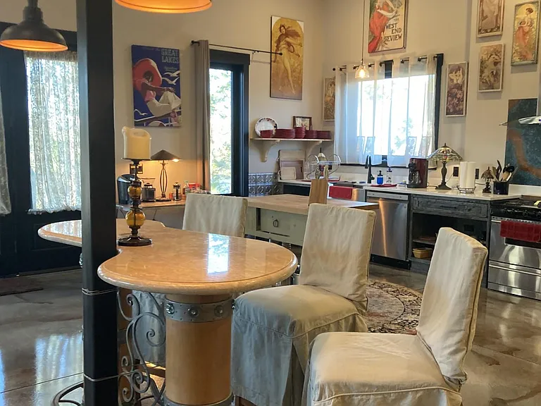 Breakfast bistro