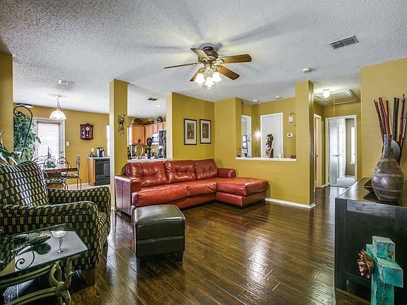 4th image of 824 Mulder Dr