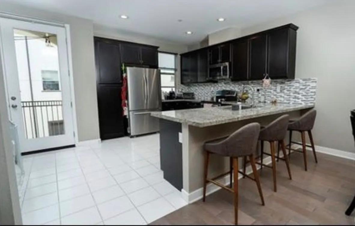 3 bed, 3.5 bath, 1787 sqft, $3,950 — Photo 2