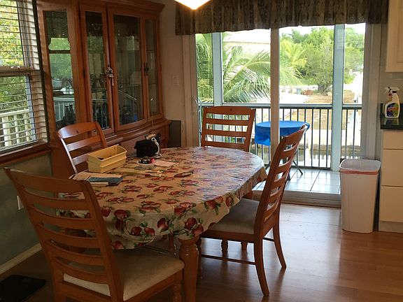 Kitchen table area