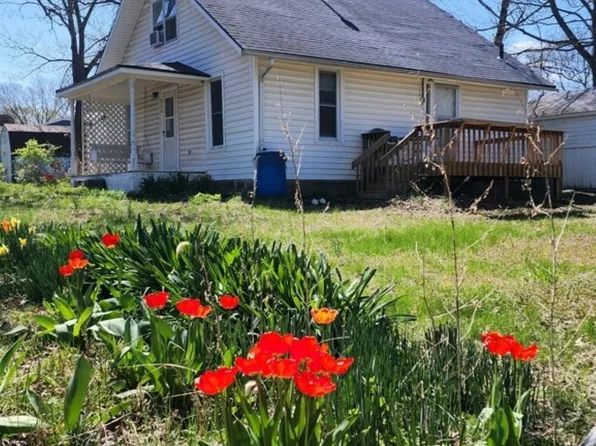 906 Sycamore St, Valley Falls, KS 66088