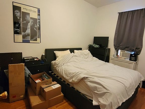 3rd image of 27 W 76th St APT 3B