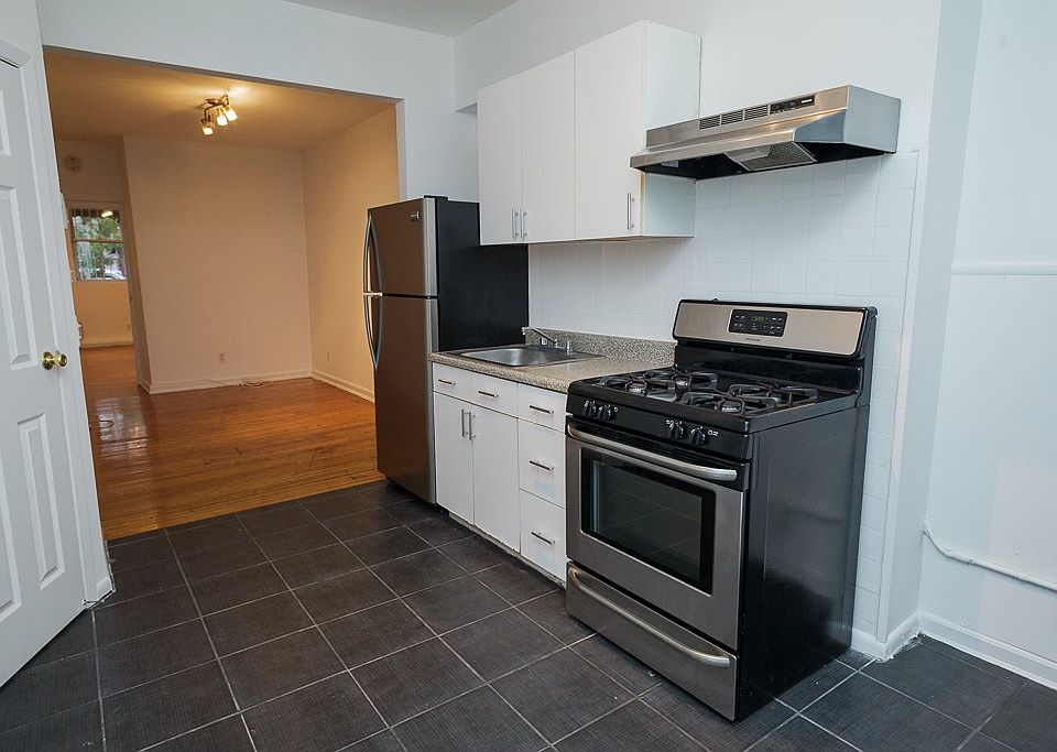 2nd image of 729 Metropolitan Ave
