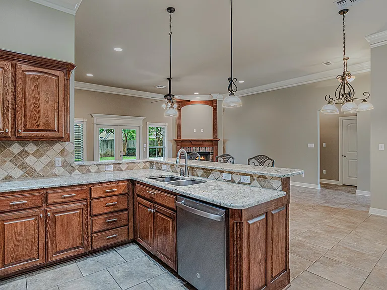 713 Saint Martin Ln — Photo 12