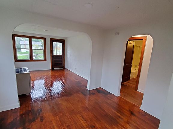 5th image of 605 1/2 W Main St #1
