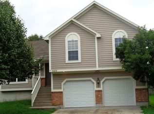 5413 NE Rainbow Ct, Lees Summit, MO 64064