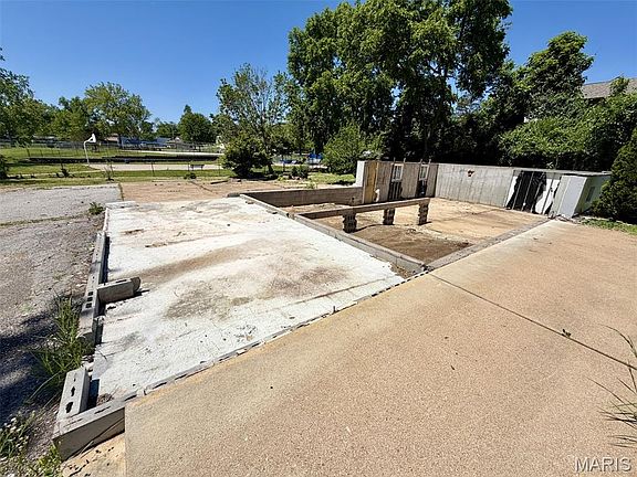 4th image of 2215 Maxville Ln