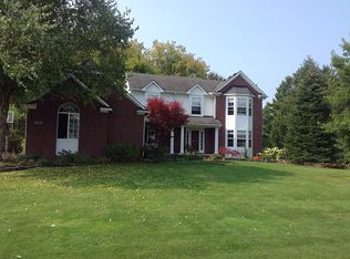 12787 Woodgrove Dr, South Lyon, MI 48178