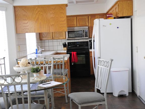 5th image of 1034 E Manhattan Ave