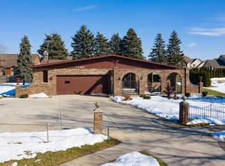 11297 Lesure Dr, Sterling Heights, MI 48312