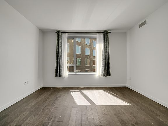 4th image of 1000 3rd St Unit 810