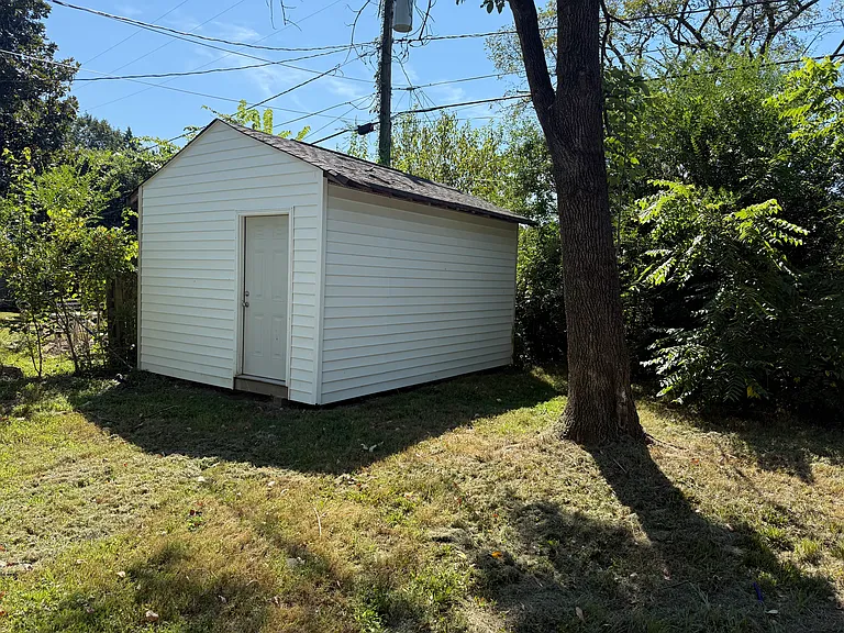 3203 Chesham St — Photo 2