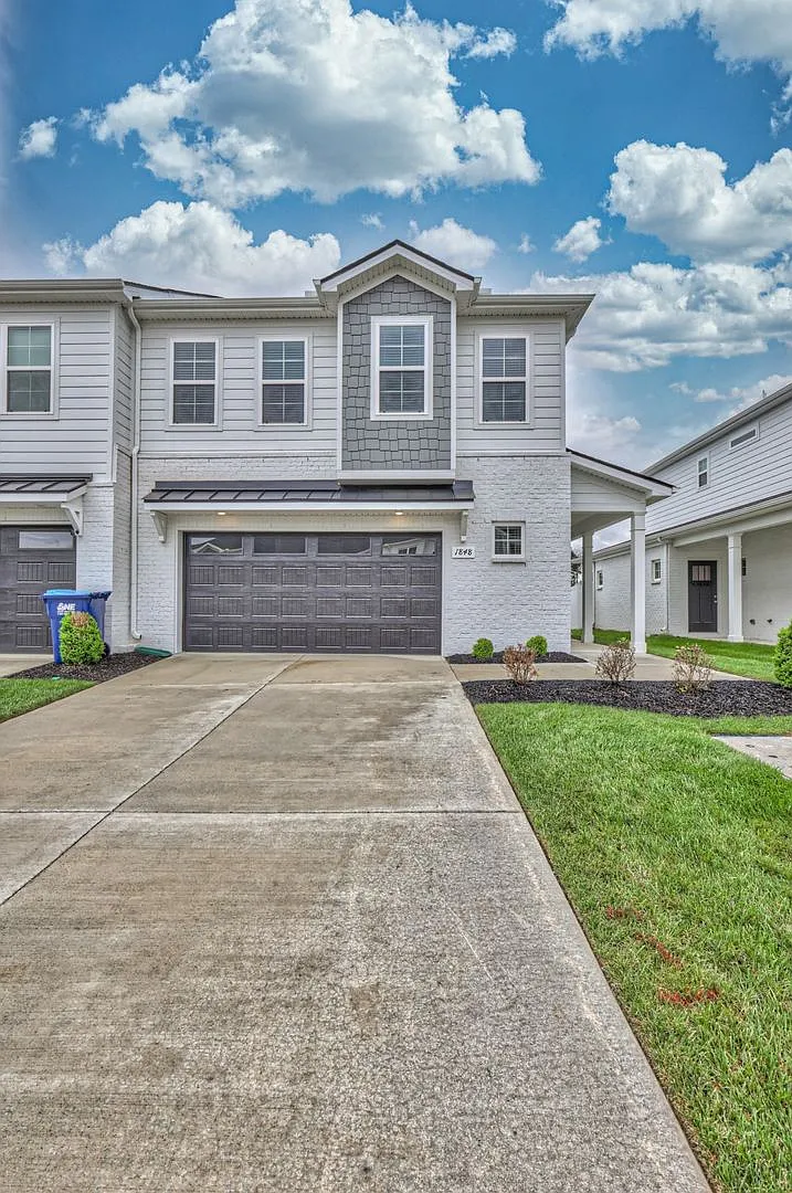 Building Photo - 4349 Doral Dr