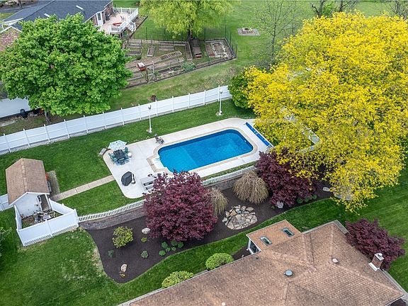 5th image of 1034 Preston Dr