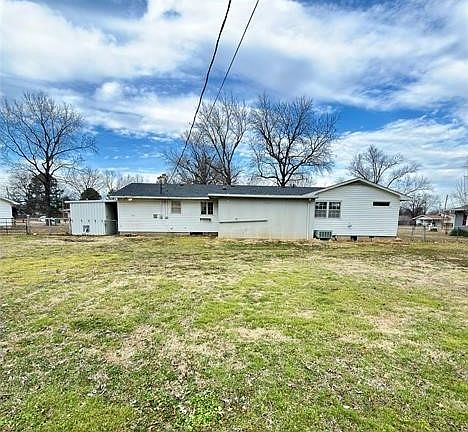 2nd image of 908 W Commercial St