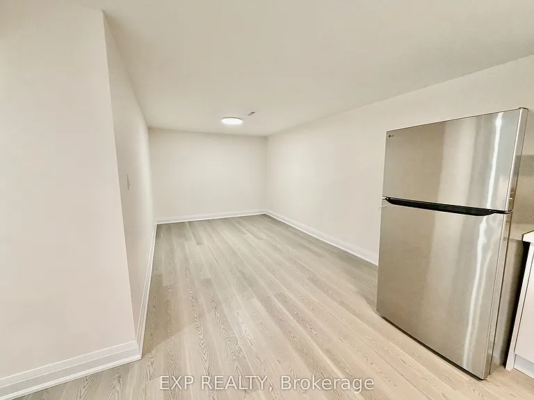 343 Chester Le Blvd #LOWER — Photo 7