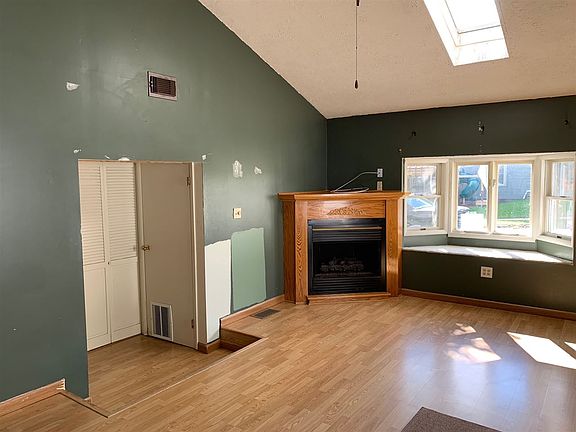 5th image of 47 Malby Ave