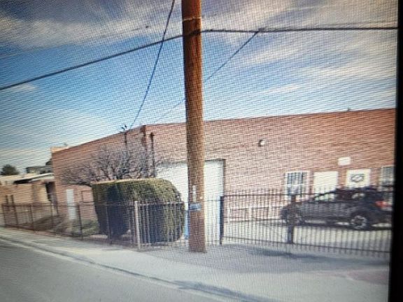 3rd image of 112 La Veta Dr NE