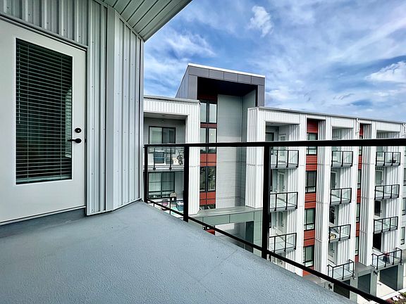 5th image of 20360 Logan Ave #3XX