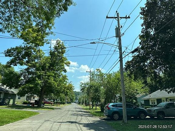 Exterior Neighborhood (street photo)