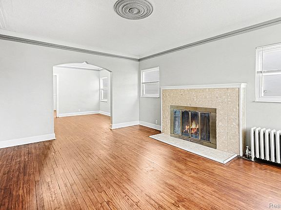 4th image of 15065 Lincoln Ave
