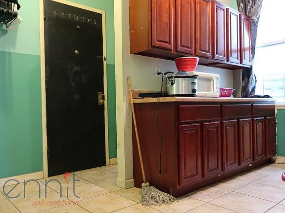 4th image of 2537 Church Ave APT 2r