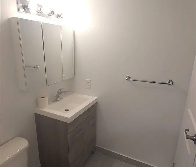 633 Bay St #419 — Photo 15