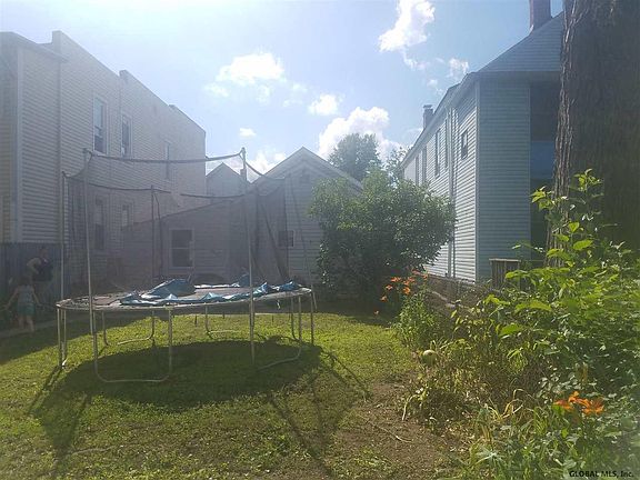 4th image of 170 Paine St