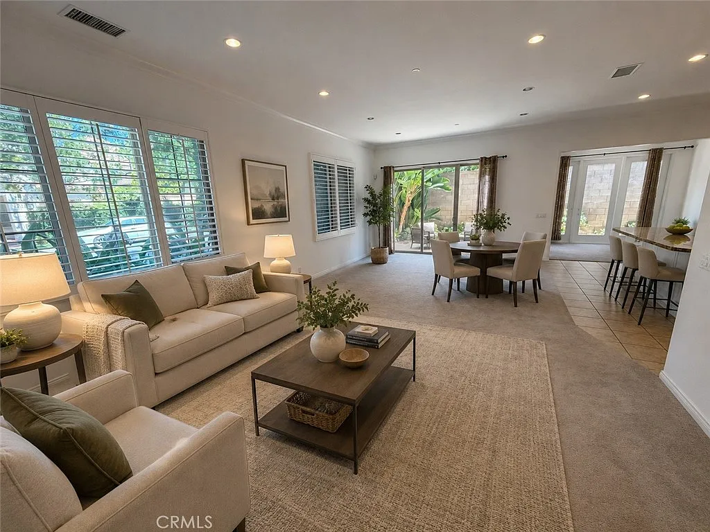 4 bed, 2400 sqft, $5,600 — Photo 4