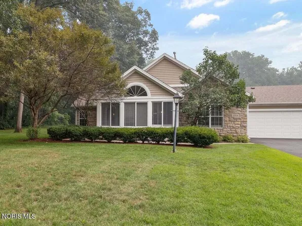 2358 Whispering Pines Dr, Toledo, OH 43617