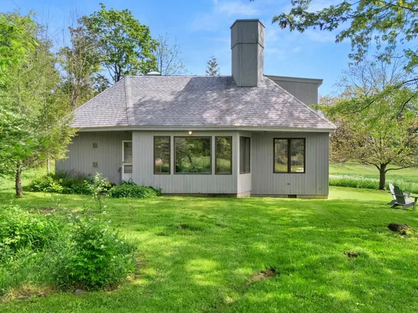 215 Old Stockbridge Rd, Lenox, MA 01240