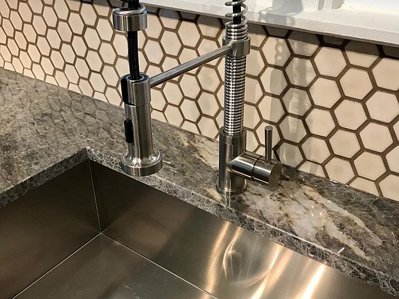 Single Basin Sink & Modern Spray Faucet