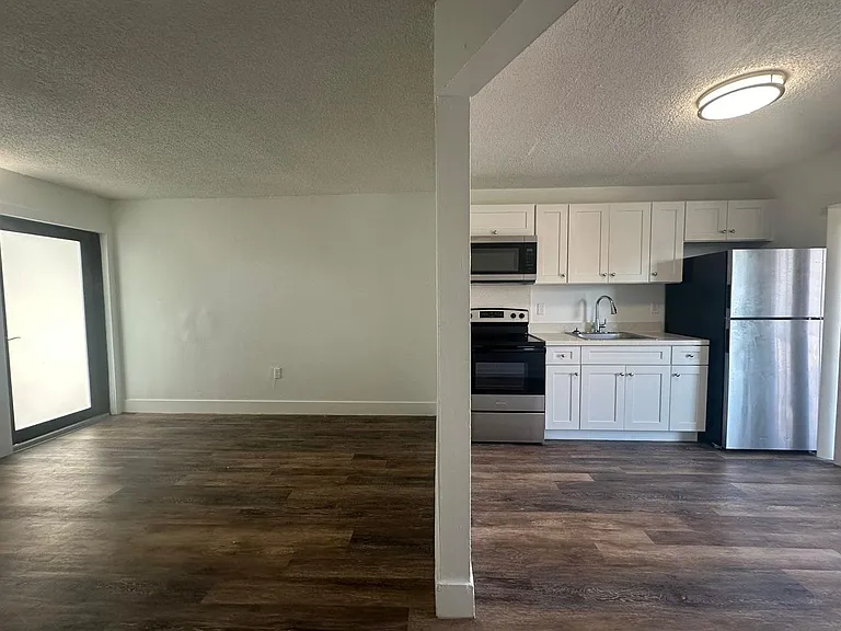 529 SW 4th St — Photo 15