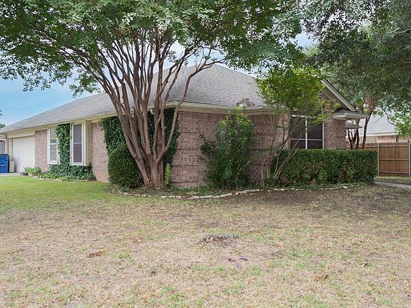 3rd image of 816 Vicksburg Ln