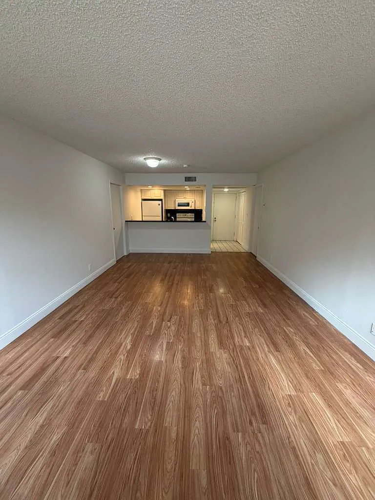 8160 Geneva Court # 108 (34E) - 1 — Photo 3