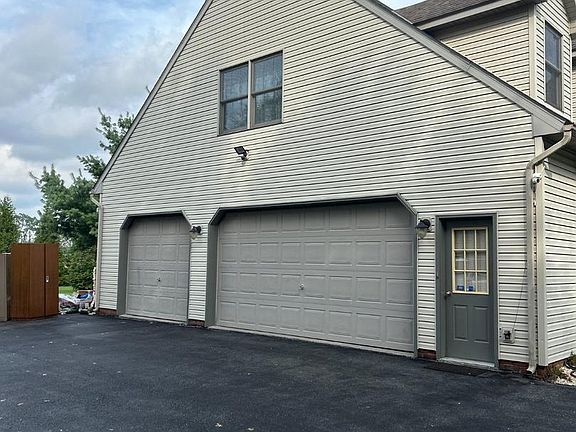 3rd image of 1420 Rohrerstown Rd