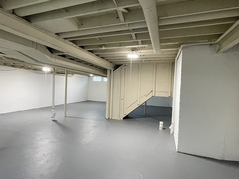 517 Essex Dr — Photo 30