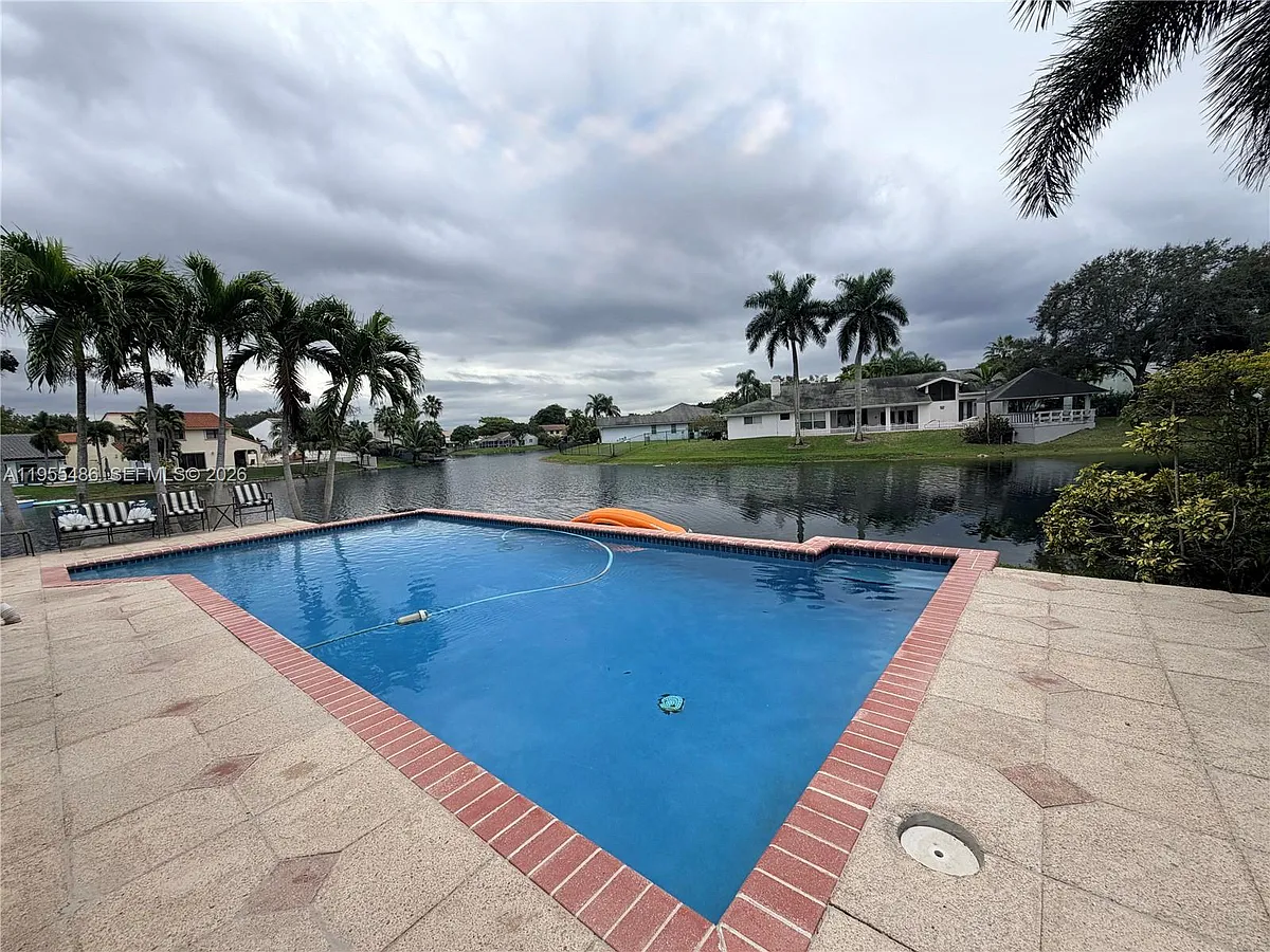 Building Photo - 2865 Begonia Way