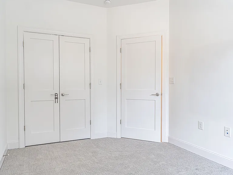 389 James St — Photo 18