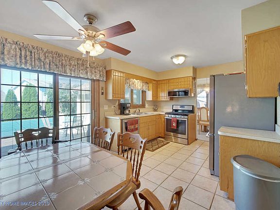 4th image of 15540 Helen Ln