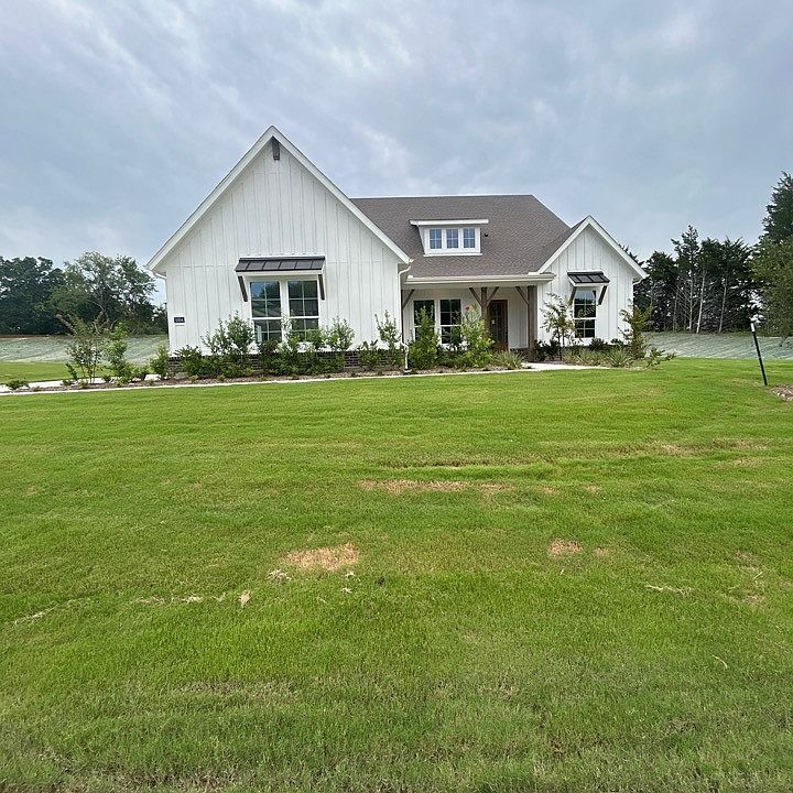 1st image of 1004 Perrin Ln