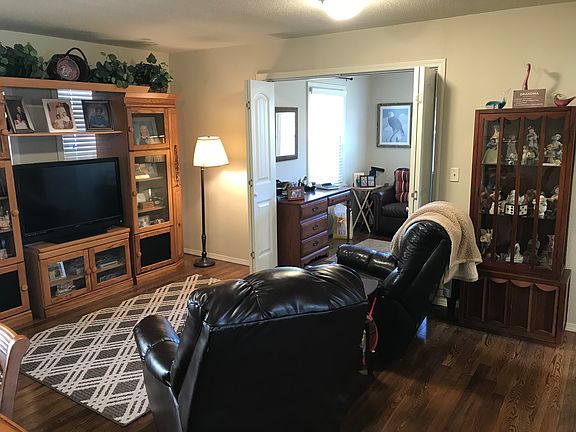 3rd image of 1406 E 38th Pl Unit A