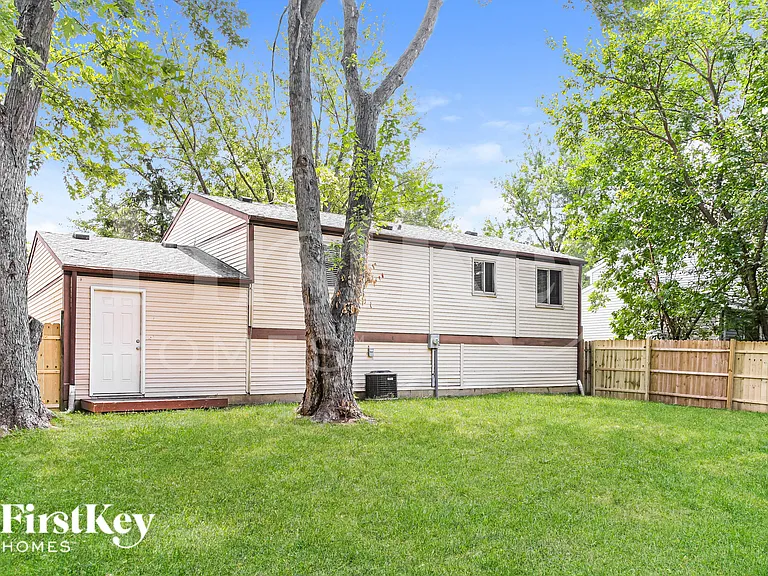910 Woodlark Dr — Photo 17
