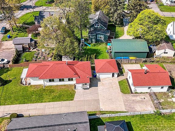 3rd image of 3146 Winsted Rd