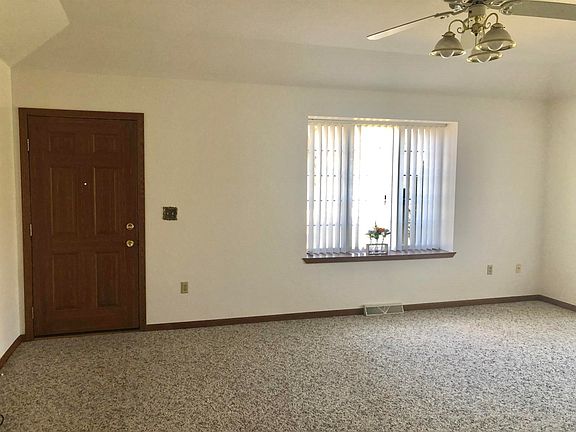 Large sunny livingroom.