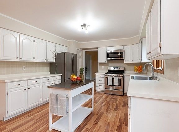 4th image of 5031 Adele Dr