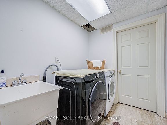5th image of 213 Maplehurst Ave
